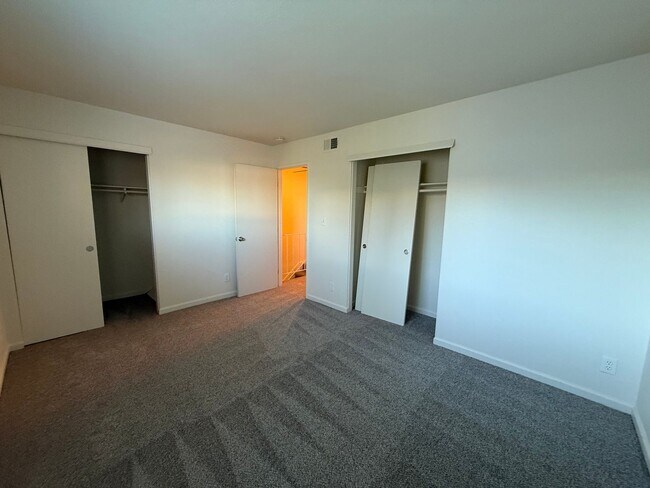 Building Photo - 2 bedroom 1.5 bath condo! Half off 2nd months rent Move in Special!