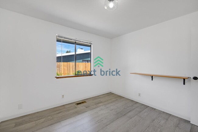 Building Photo - Charming 3-Bed, 2-Bath Remodeled Home in P...