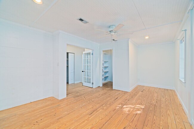 Building Photo - Life at the Heart of Lowcountry Living in Mt. Pleasant!