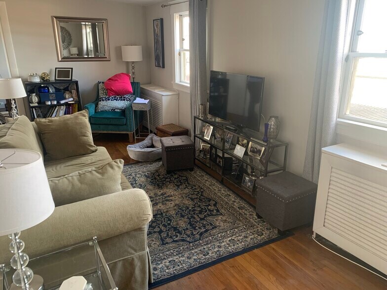 Primary Photo - 24 Mt Vernon St