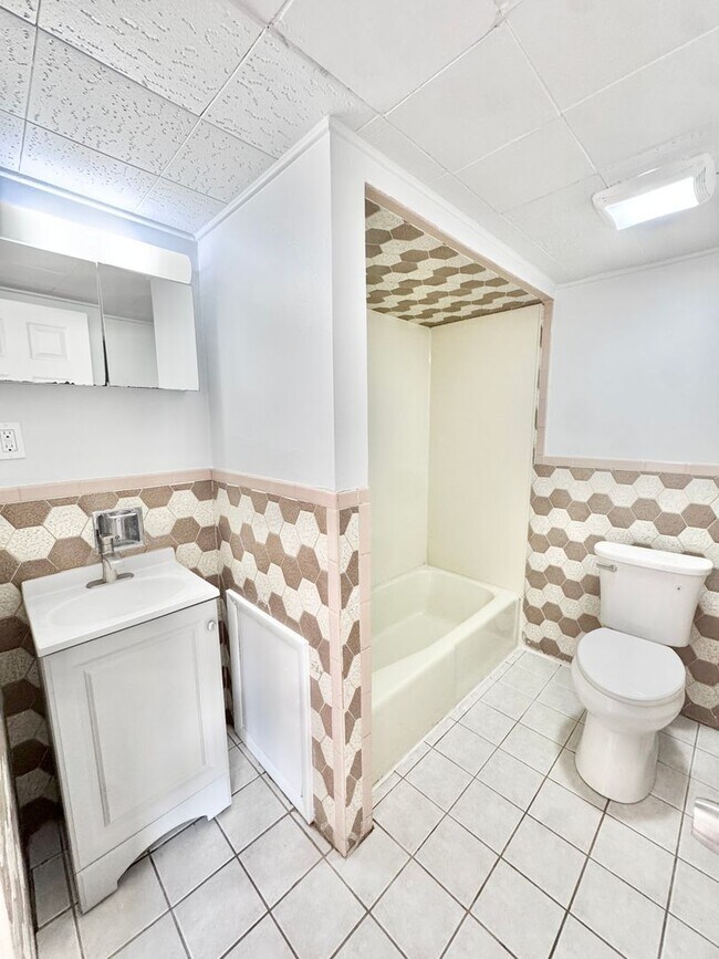 Building Photo - 961 Main St