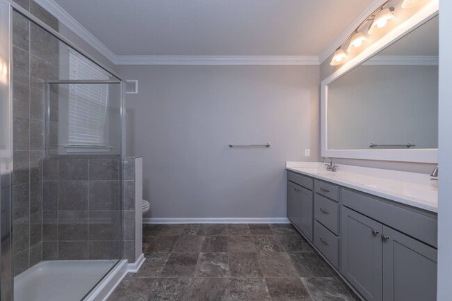 Building Photo - Like New one level living