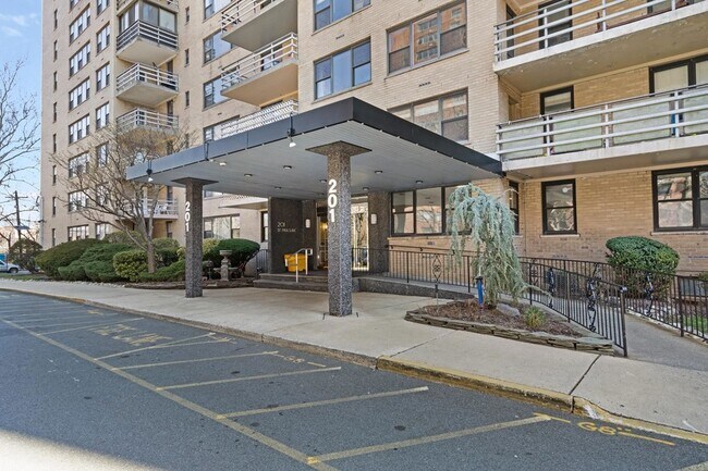 Building Photo - 201 St Pauls Ave
