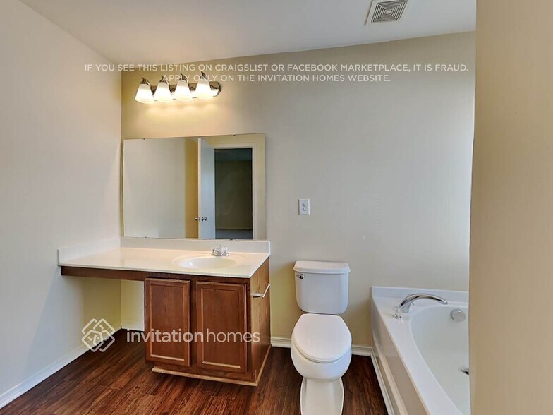 Building Photo - 49 Norwich Dr