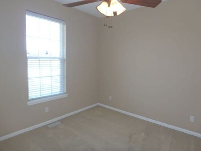 Building Photo - Awesome 4 Bed 3 Bath House In SW Columbia!