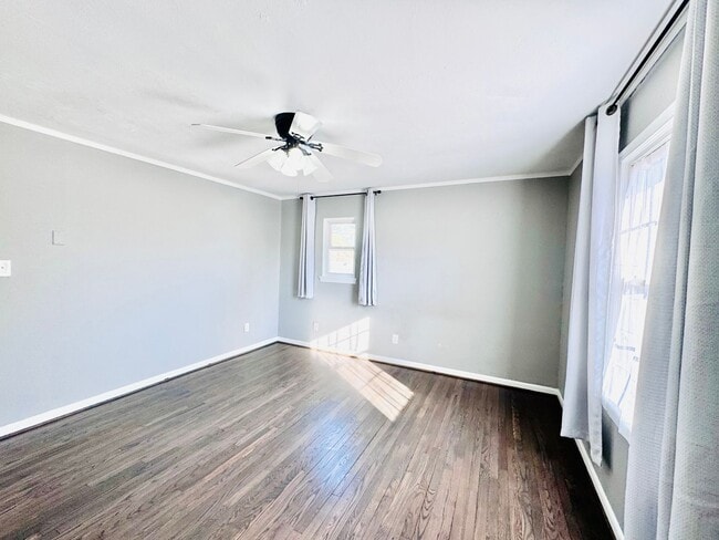 Building Photo - Spacious 4-bedroom, 2.5-bath home in Virginia Beach