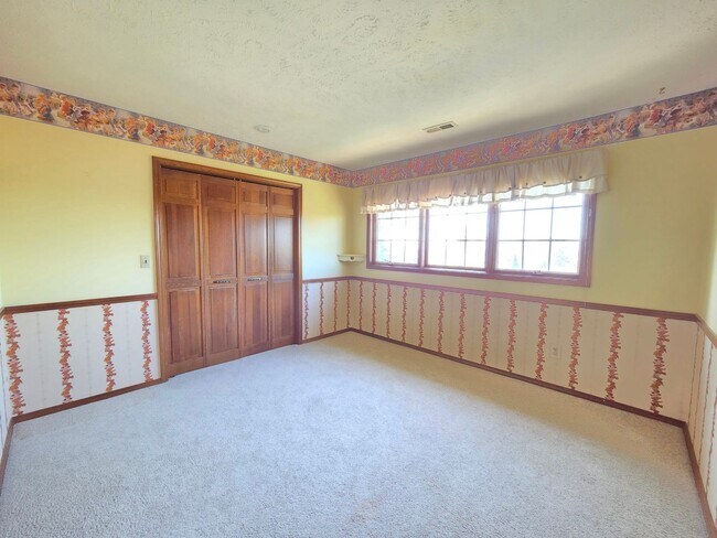 Building Photo - $3,800 - 5 Bed / 4 Baths Stunning Northwood Home with Views