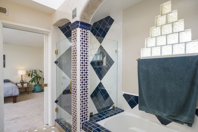 Building Photo - ***Available Now - Mid-term Lease ONLY *** Single Level 3 Bedroom, 2.5 Bath home in La Costa*****