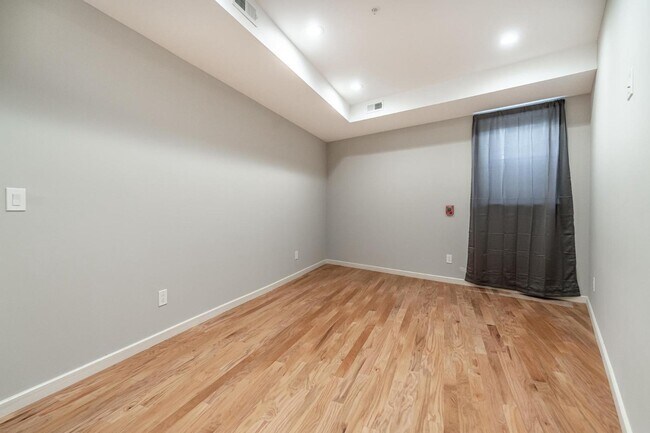 Building Photo - 2045 N College Ave