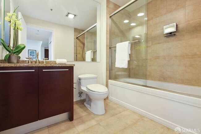 Building Photo - 425 1st St