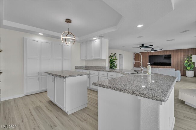 Building Photo - 3604 N Campbell Rd