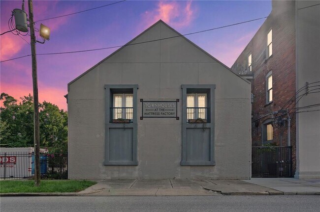 Building Photo - 412 Dauphin St