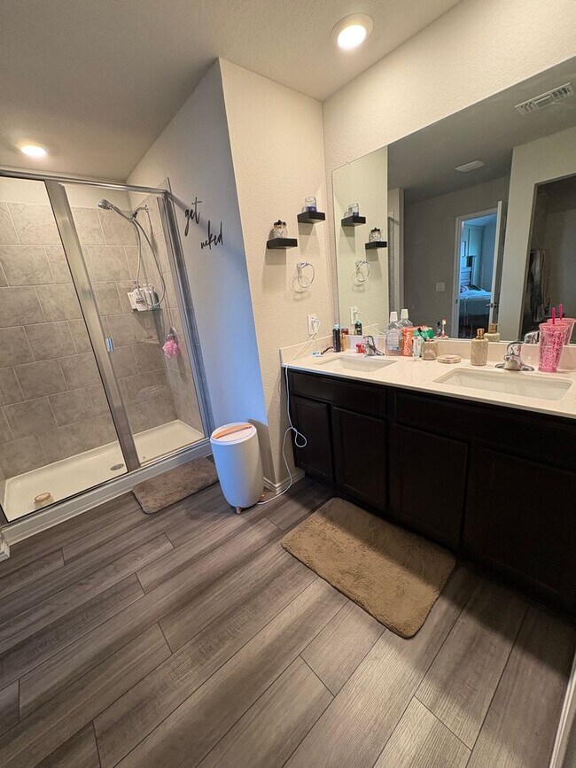 Building Photo - 4 bedrooms Home in Creekside Hills