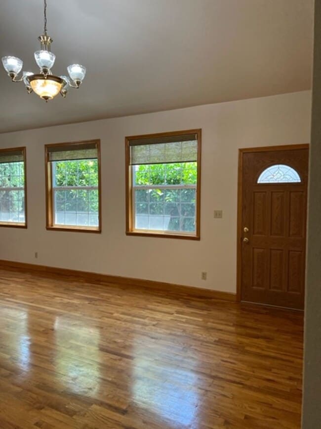 Building Photo - Beautiful Single Story home in Carmichael, 4+2, Large living area, 2 garages.