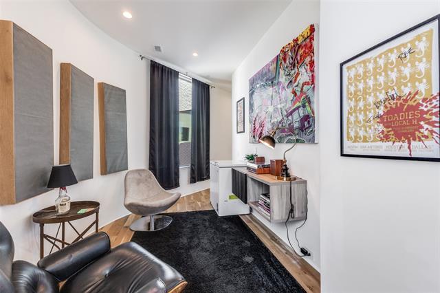 Building Photo - 308 Blackland Ct