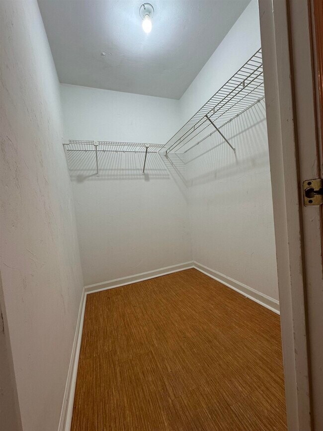 Building Photo - 1546 Merry Oaks Ct