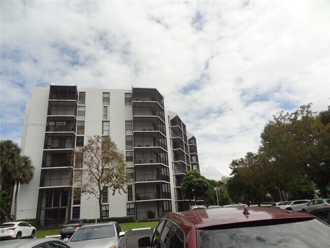 Building Photo - 3401 N Country Club Dr