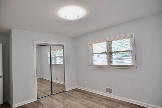 Building Photo - 4867 Flint Hill Rd SW