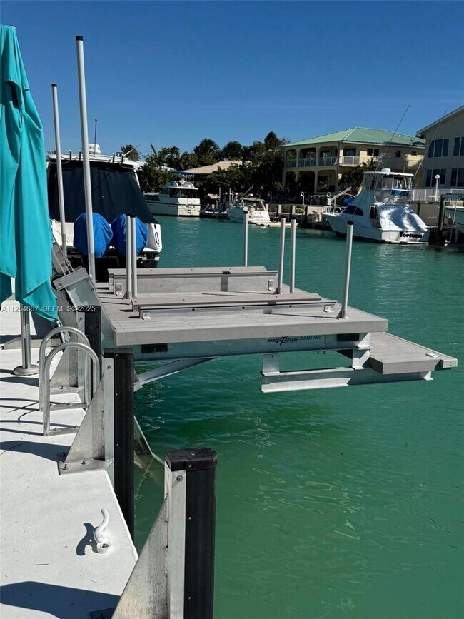 Building Photo - 124 Indies Dr S