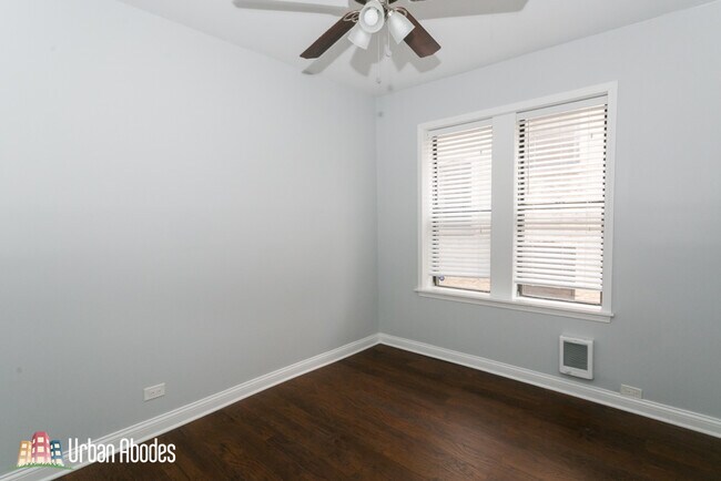 Building Photo - 3635 W Dickens Ave