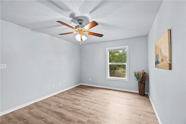 Building Photo - 2111 Lone Star Rd