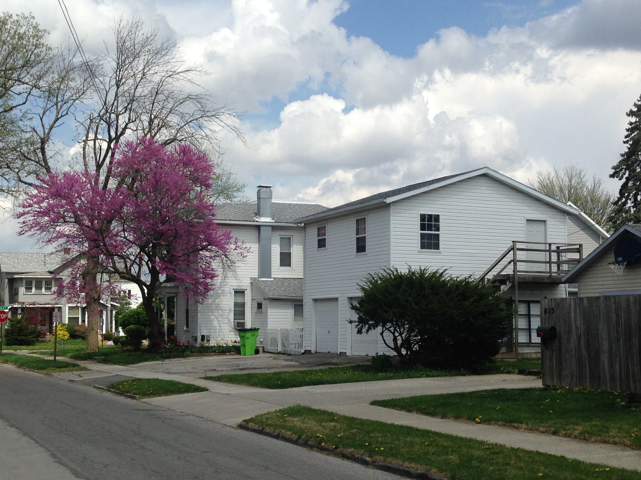 Building Photo - 807 Maple Ave