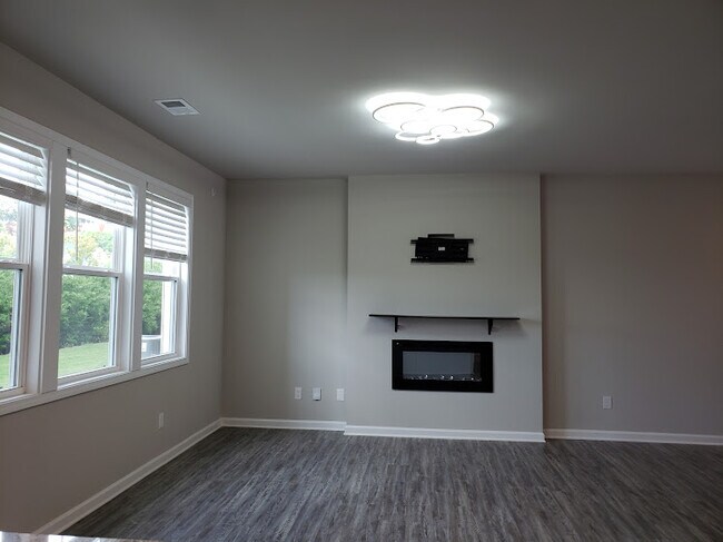 Building Photo - 138 Millers Ln