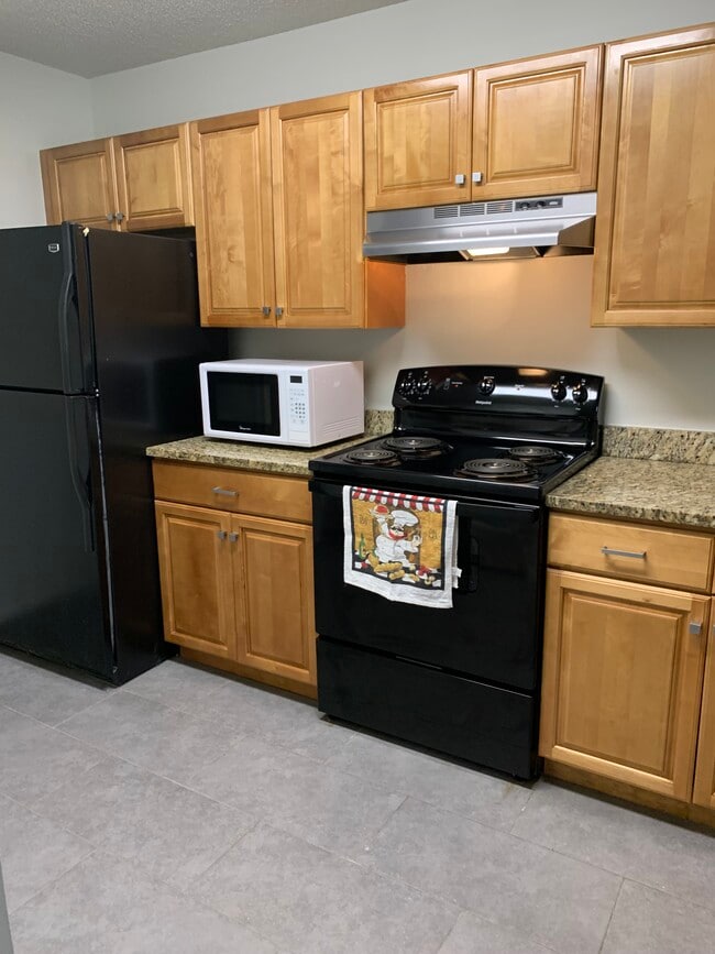 Building Photo - 658 Kenwick Cir