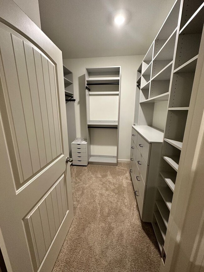 Building Photo - 224 Park Crest Run