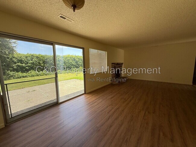 Building Photo - 938 Estrada Ct