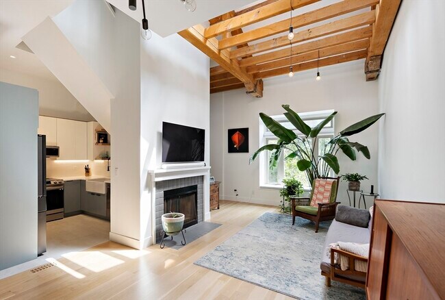 Building Photo - 475 Arsenal St