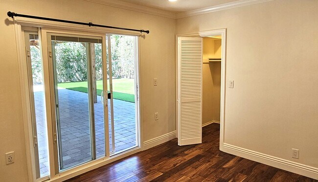 Building Photo - Gorgeous Remodeled 2 Bedrooms, 1 Bath Hous...