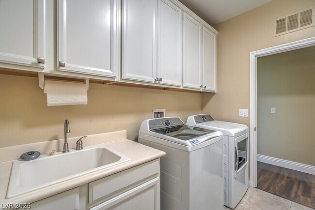 Building Photo - 12308 Kings Eagle St