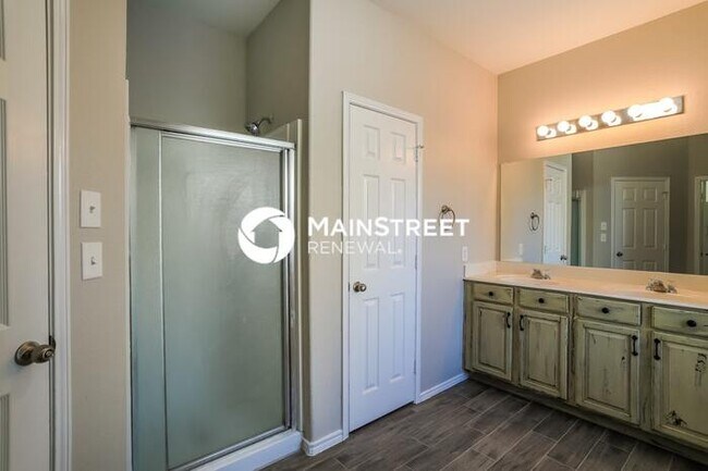 Building Photo - 4 Bedroom Pet-Friendly Home in Fort Worth, TX with Main Street Renewal