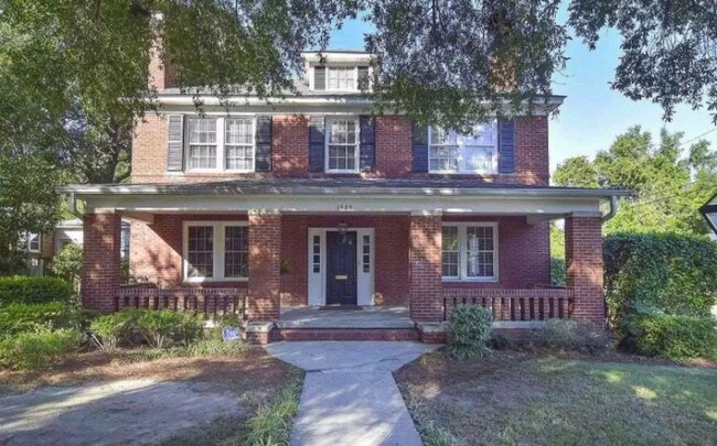 Primary Photo - 1525 Maple St