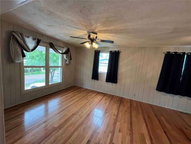 Building Photo - 1054 Woodland Trails Dr