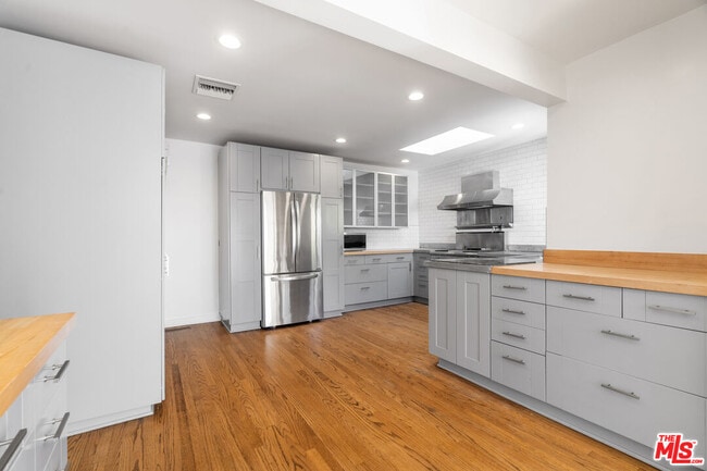 Building Photo - 949 S Muirfield Rd