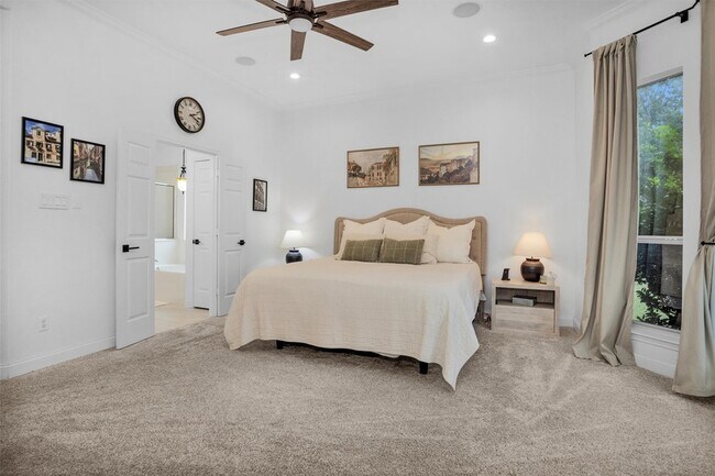 Building Photo - 3006 E Lake Falls Cir