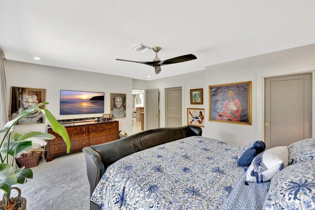 Building Photo - 1981 Coral Gardens Dr