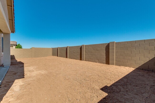 Building Photo - Seasons at Villago, Casa Grande, AZ, Beaut...