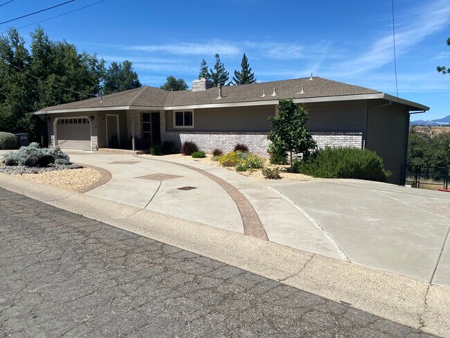 Building Photo - 3610 Scenic Dr