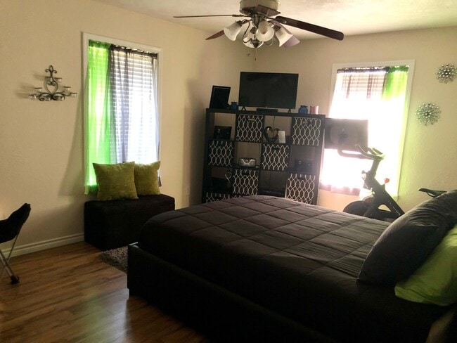 Building Photo - 710 Woodland Dr