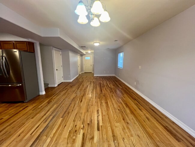 Building Photo - 3 Bedroom Townhome