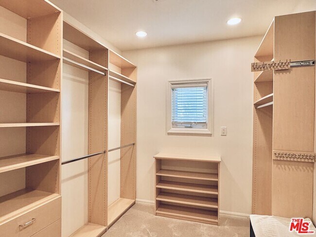 Building Photo - 458 S Clark Dr