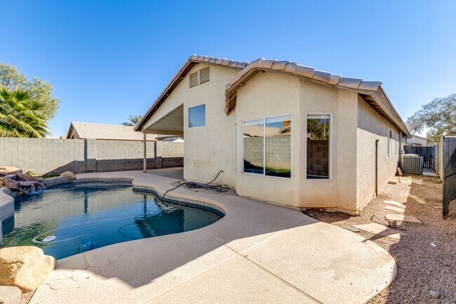 Building Photo - Charming 4-Bedroom Peoria Home with Private Pool – Great Location!
