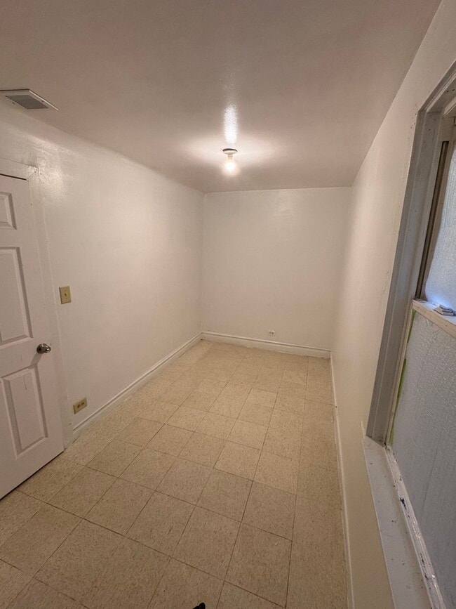 Building Photo - 3717 W Dickens Ave