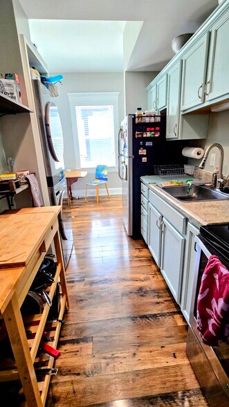 Kitchen - 806 Main St