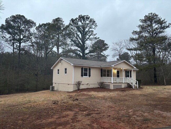 Building Photo - Beautiful 3 bedroom 2 bath home on a nice ...