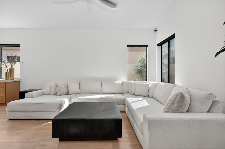 Building Photo - 7449 E Whistling Wind Way