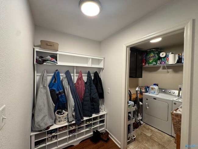 Building Photo - 709 Oak Cove Ln NW